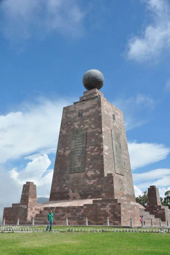 Monumento oficial da Linha do Equador, em Mitad del Mundo - Equador